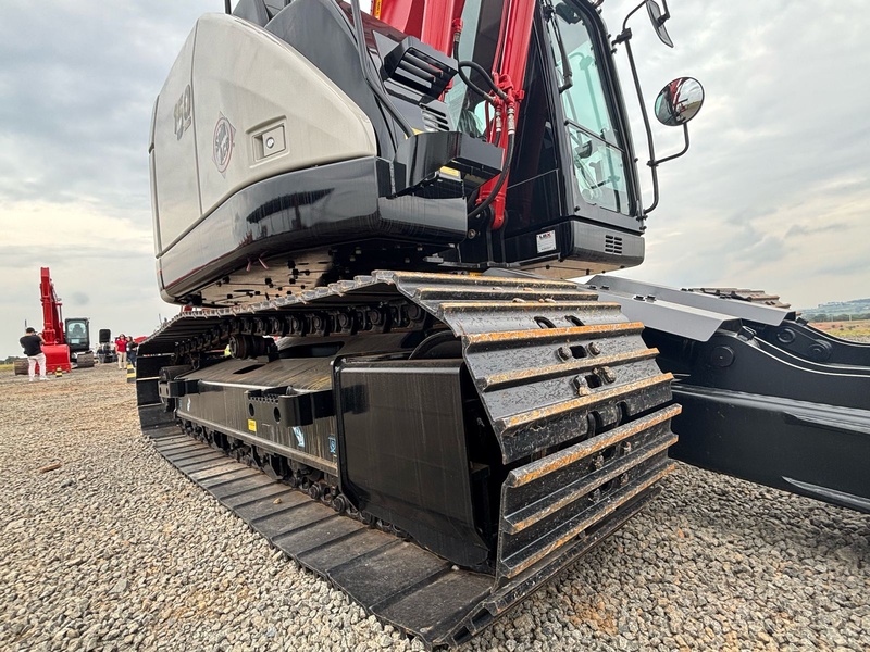 Escavadeiras com estabilidade e controle em qualquer terreno